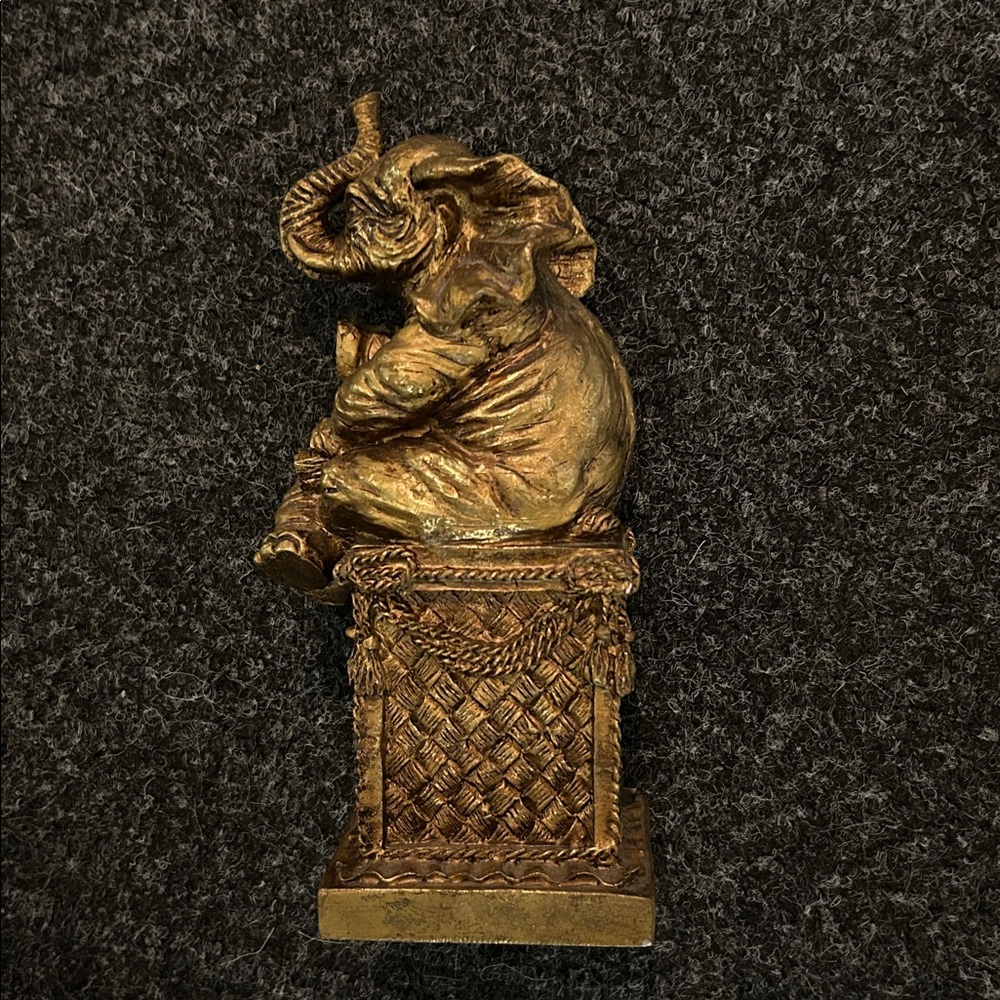 Beautiful elephant bookend🐘 - Picture 3 of 7